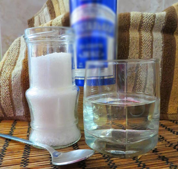 Правила безопасного использования водки с солью от поноса
